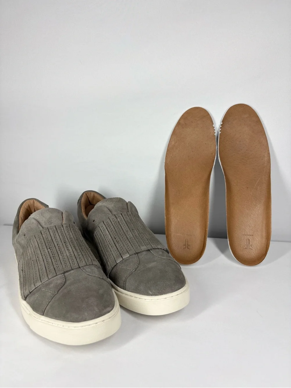 Frye Ivy Gore Slip-On Sneakers in Gray Suede and Leather. Size 8. Pleated Detail